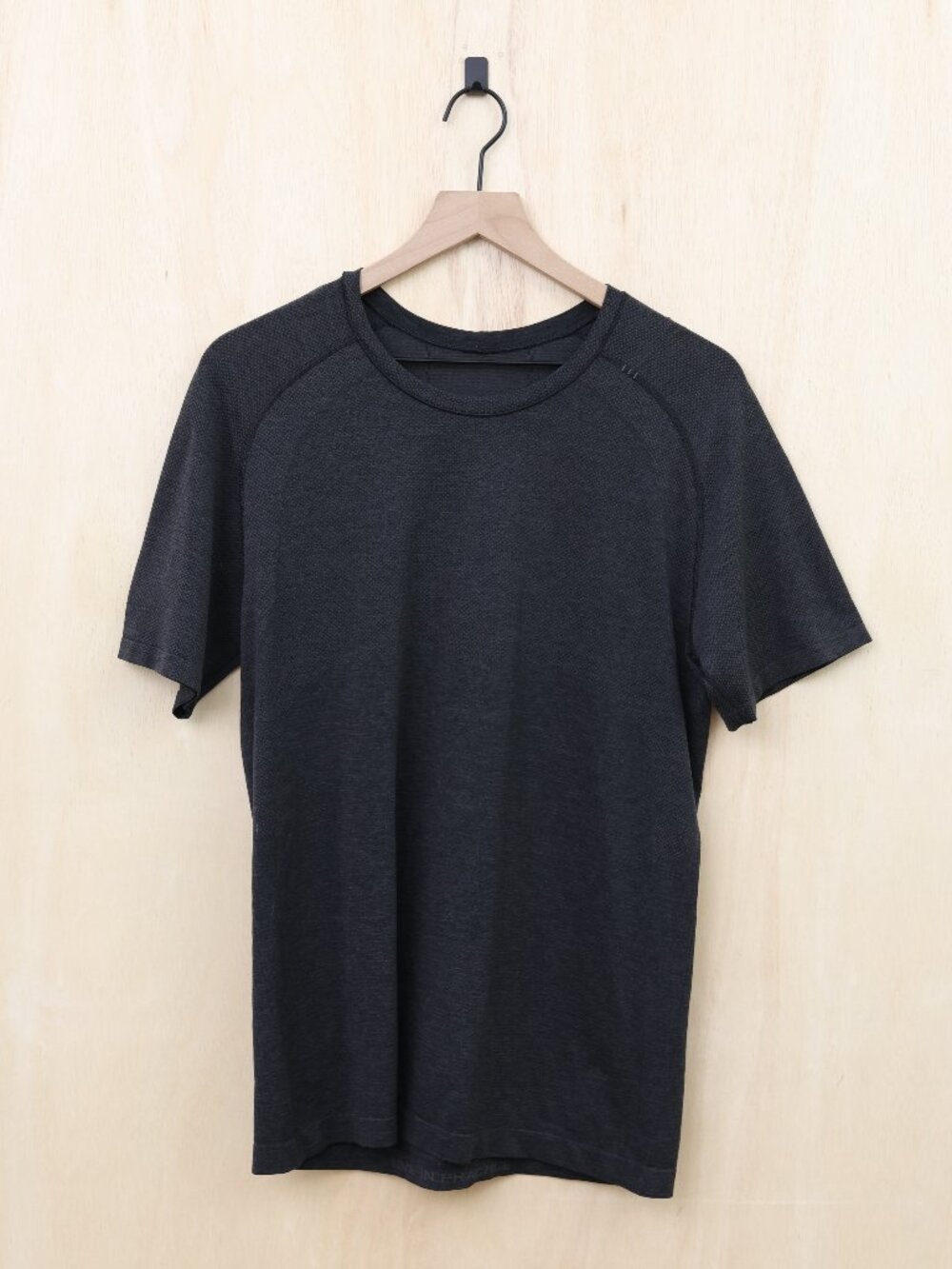Lululemon Metal Vent Tech Short Sleeve Deep Coal/Black - Picture 2 of 4